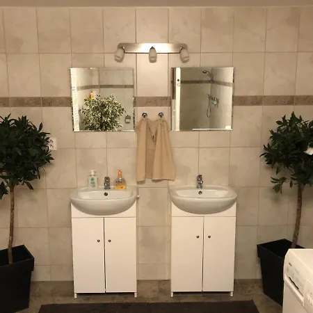 Sun & Snow Hollyhome تانفالد