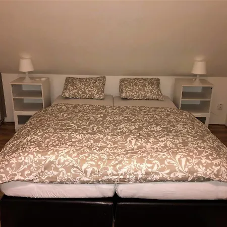 Sun & Snow Hollyhome טאנבאלד